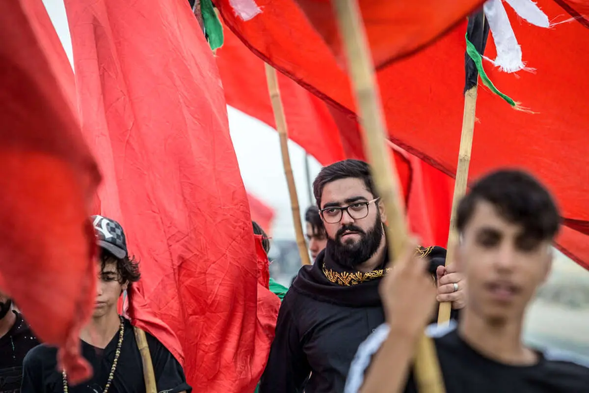 (تصاویر) پیادهروی زائران اربعین در مناطق جنوبی عراق
