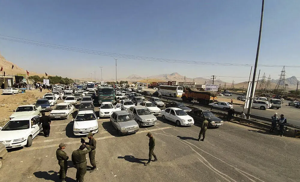 (تصاویر) ترافیک جاده منتهی به کرمانشاه در آستانه اربعین