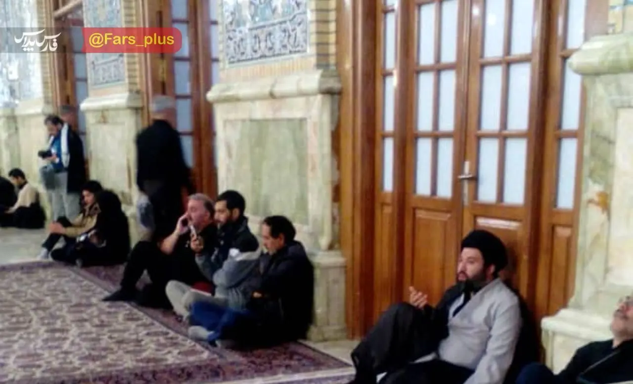 (عکس) تصویری از فرزند رهبر انقلاب در حرم امام رضا