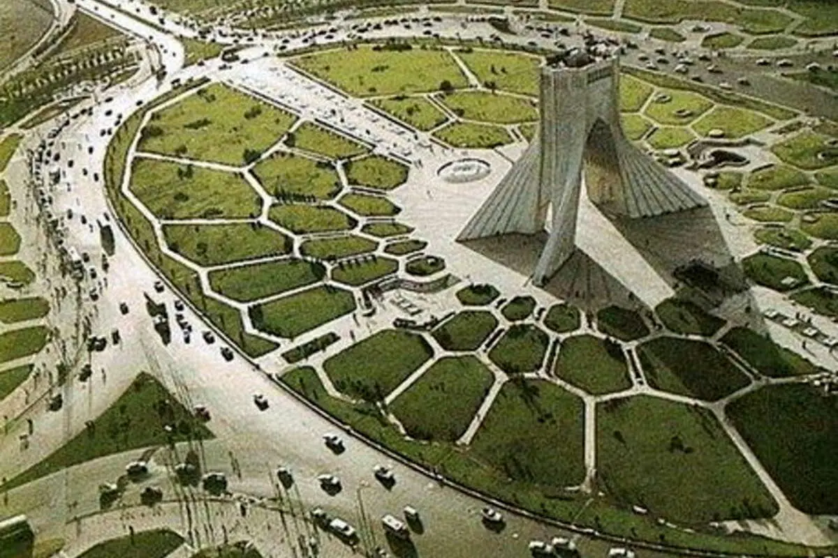 فرونشست در کمین "میدان آزادی"