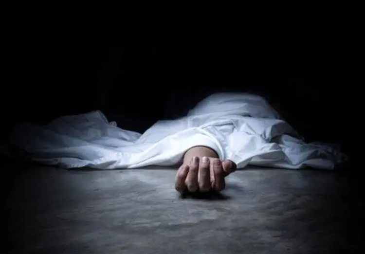 دختر دانشجو خود را از پنجره دانشگاه به پایین پرتاب کرد