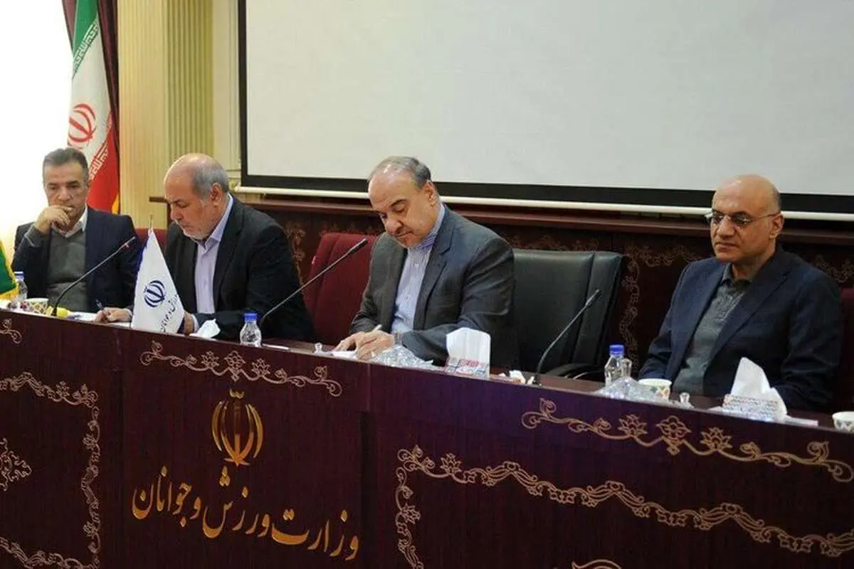 وزیر ورزش: استقلال و پرسپولیس تا پایان امسال واگذار میشوند