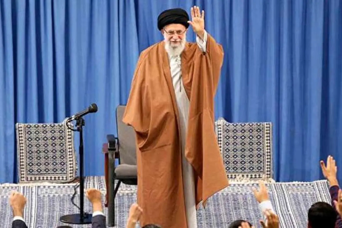 جملهای مهم از رهبر انقلاب درباره مکرون در توئیتر