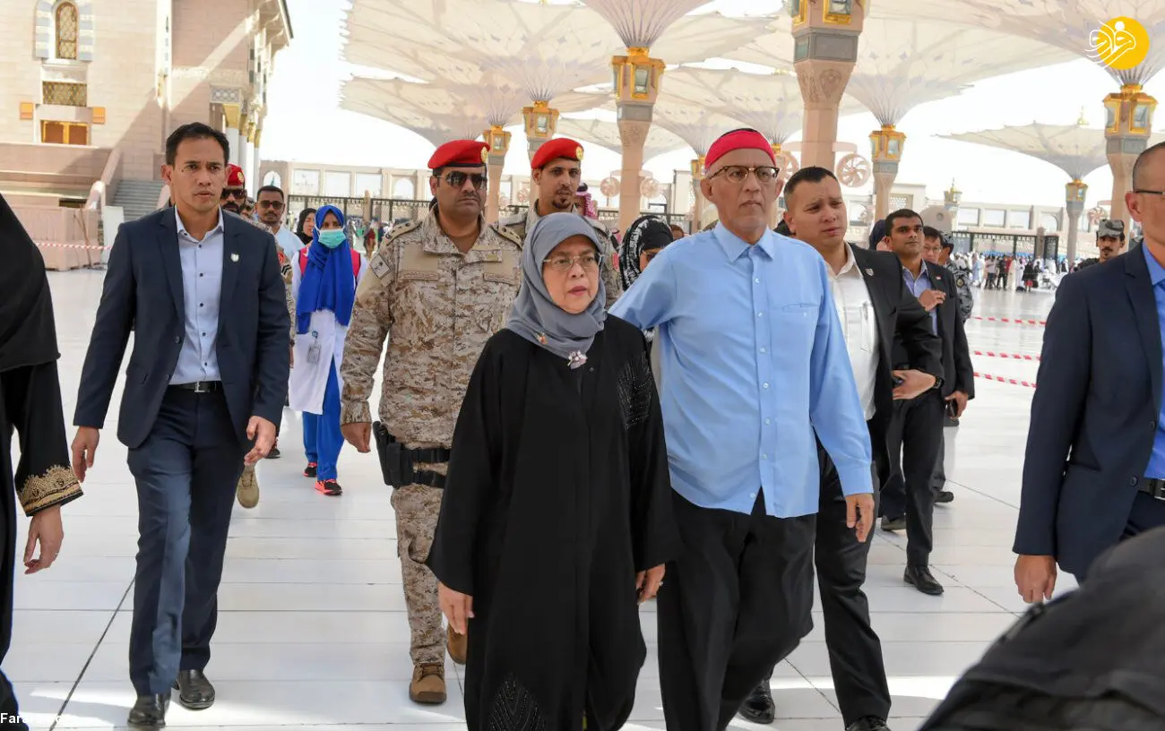 (تصویر) حجاب خانم رئیس جمهور هنگام زیارت حرم پیامبر(ص)
