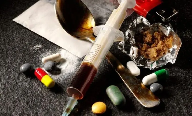 پلیس: ۱۰میلیون ایرانی با معضل اعتیاد درگیرند