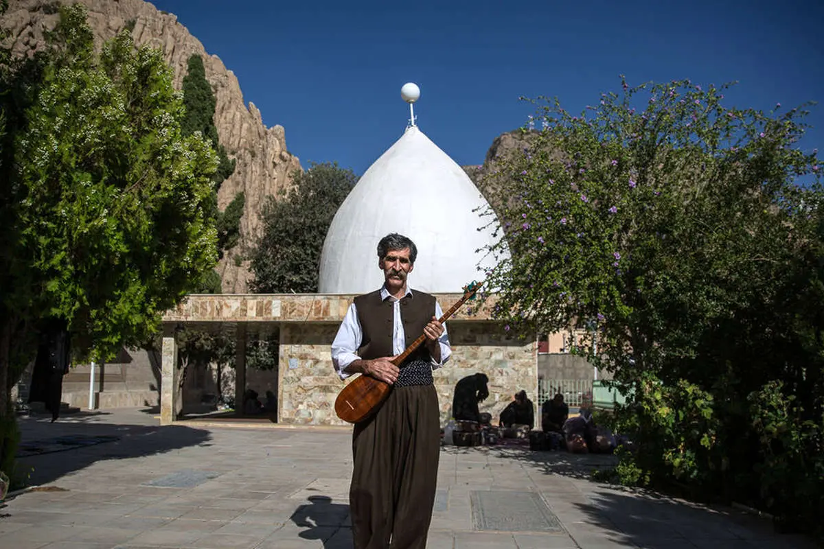 (تصاویر) زندگی دو برادر کرد در تار و پودِ تنبور