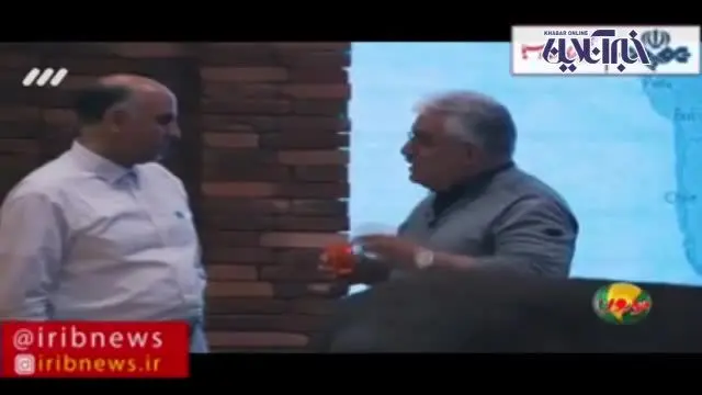 (ویدئو) دوشیدن و خوردن شیر الاغ در برنامه شبکه سه