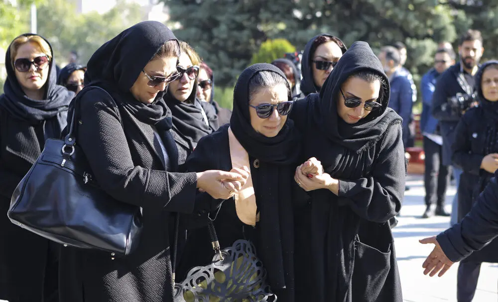 (تصاویر) از علی اوجی تا مجید صالحی در تشییع پیکر مجید اوجی