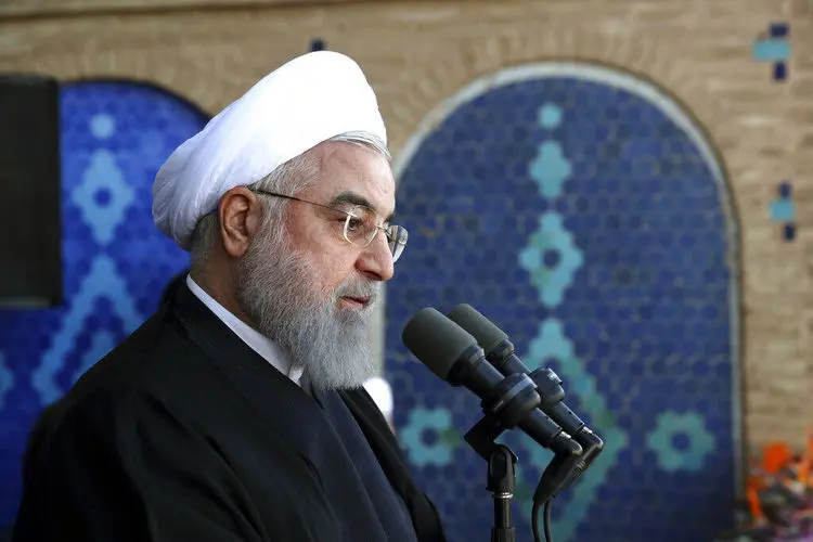 روحانی: تندرو‌ها ما را با مشکل رو به رو می‌کنند