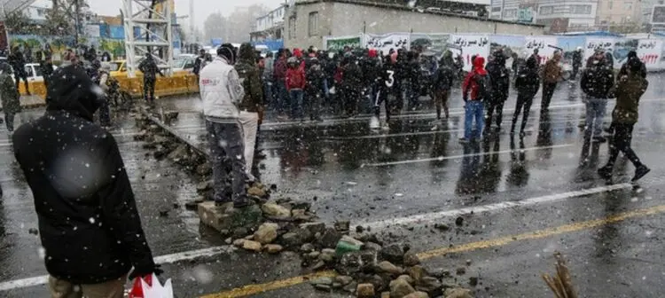 پلیس: پرتاب ترقه به درب اماکن نظامی در بندرعباس صحت ندارد
