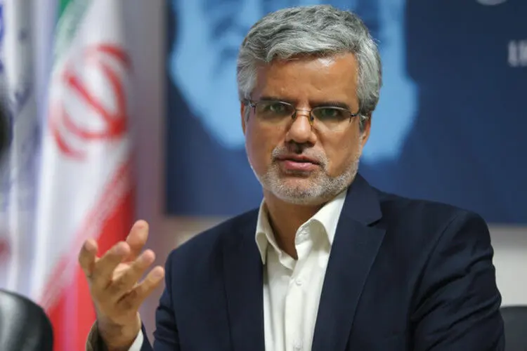 محمود صادقی: سران قوا مذاکرات درباره افزایش قیمت بنزین را منتشر کنند