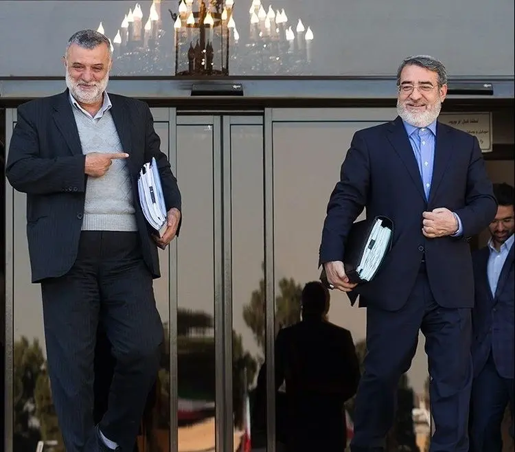 ۳ استیضاح، نتیجه بی‌اعتنایی دولت به مجلس