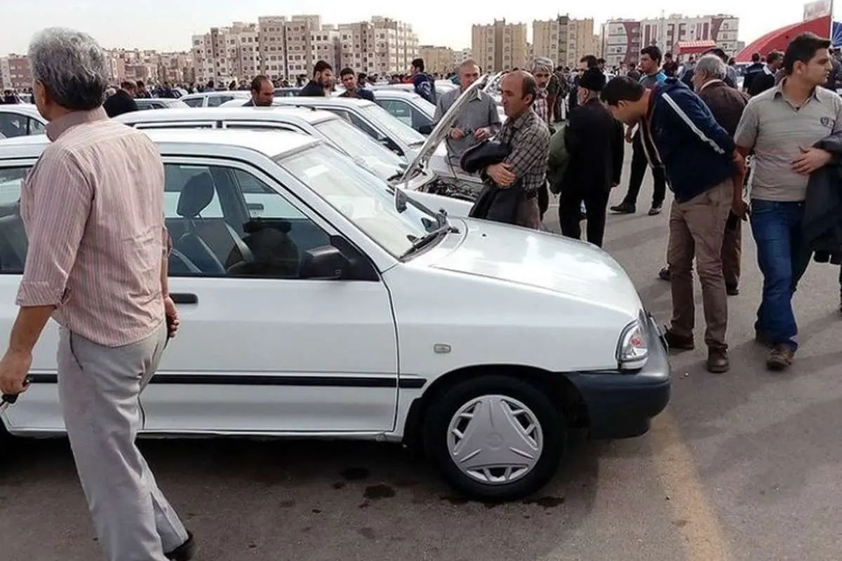 ریزش قیمت‌ها در بازار آزاد خودرو بعد از سهمیه‌بندی بنزین