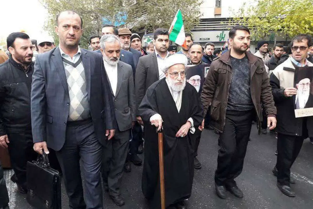 (عکس) حضور آیتالله جنتی در راهپیمایی تهرانیها