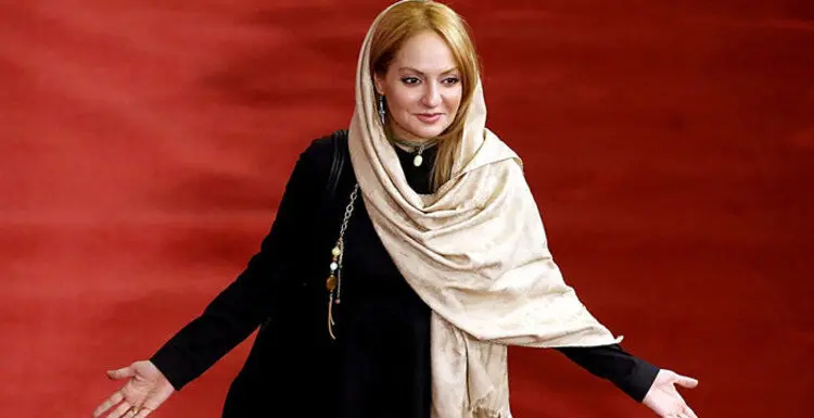 حملات گسترده به مهنازافشار در فضای مجازی
