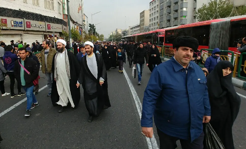 (تصاویر) تجمع مردم تهران در اعتراض به حوادث اخیر