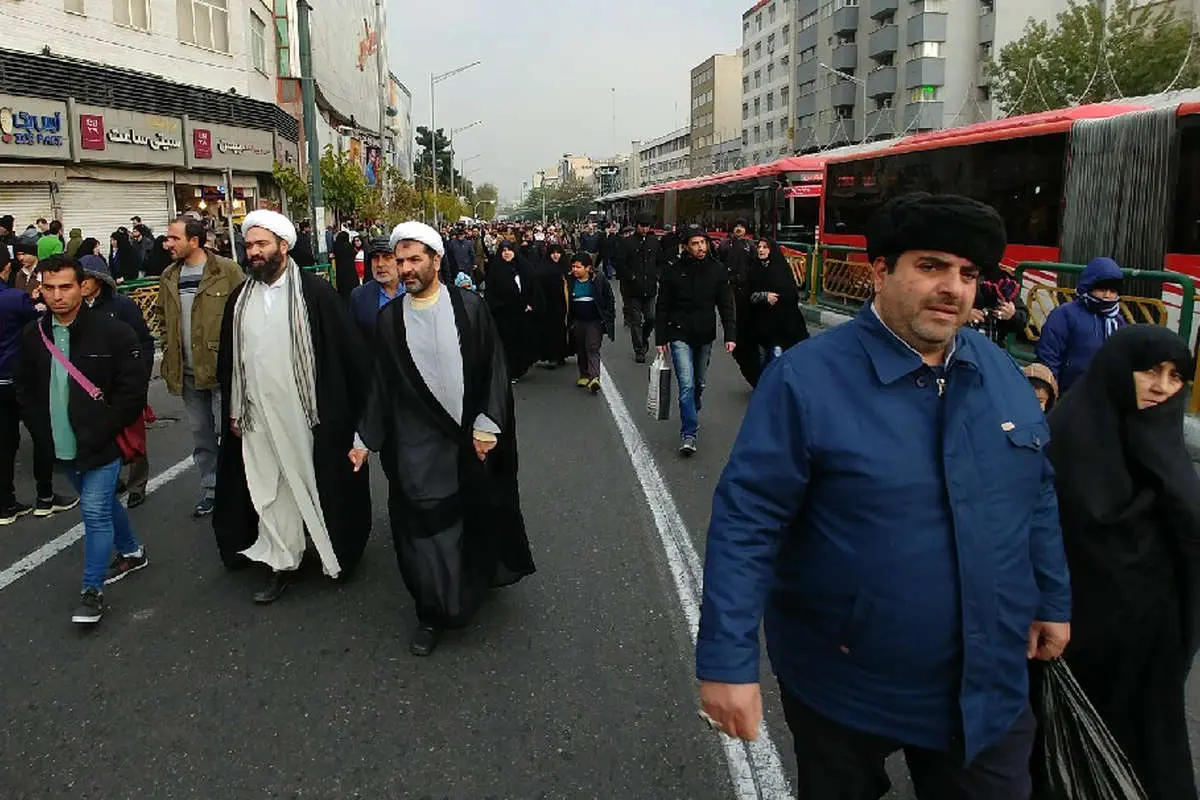 (تصاویر) تجمع مردم تهران در اعتراض به حوادث اخیر