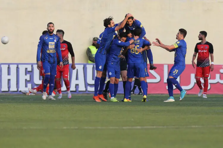سبقت استقلال از پرسپولیس در قائم‌شهر