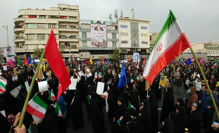 تجمع میدان انقلاب برای حمایت از نظام بود یا توهین و تخریب؟