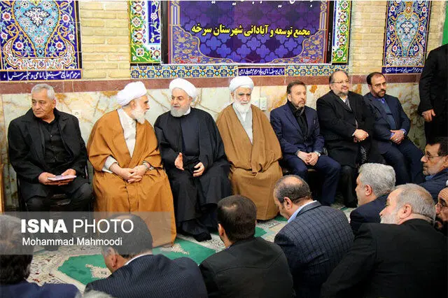 (تصاویر) حضور روحانی در مراسم ختم خواهرش