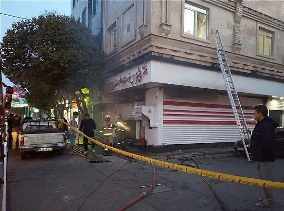 (تصاویر) آتش‌سوزی دفتر پیشخوان دولت در جنوب تهران