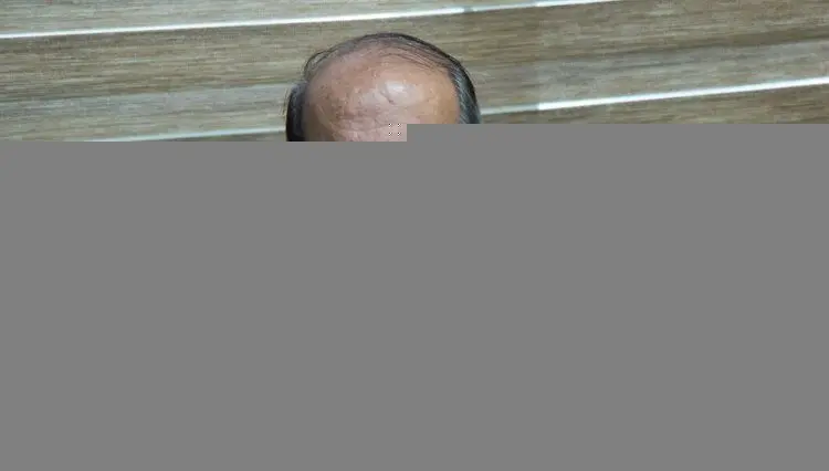 عباس عبدی: رهبری وسط میدان آمد و بحران را جمع کرد