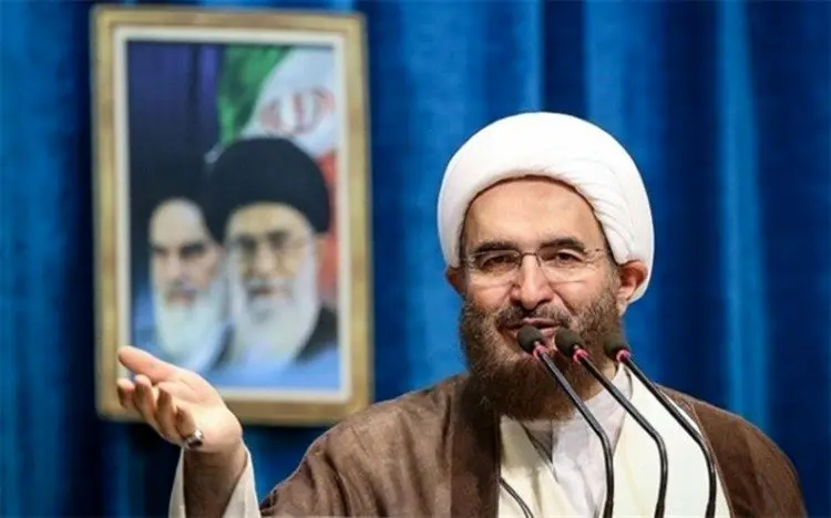 انتقاد امام جمعه تهران از تاخیر ۴ ساله اصلاح قیمت بنزین