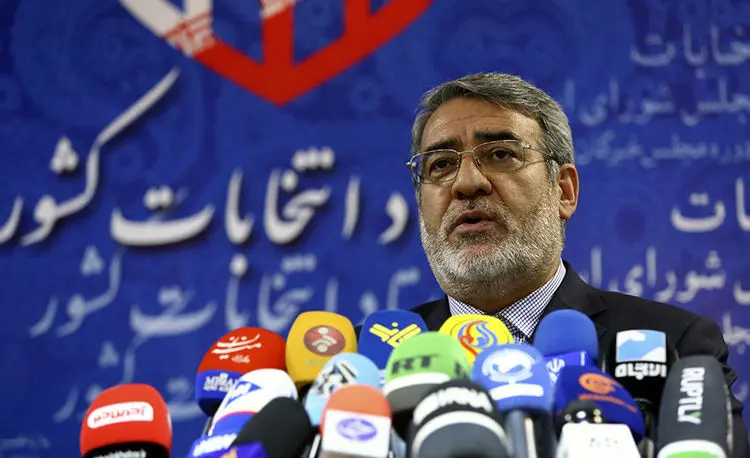 (تصاویر) از وزیر احمدی‌نژاد تا قدیری ابیانه در اولین روز ثبت نام انتخابات مجلس