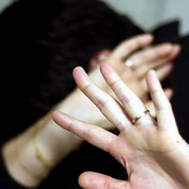 دختر ۱۳ ساله: حکمت خان با ترفند صیغه اینترنتی آبرویم را بُرد و رفت!