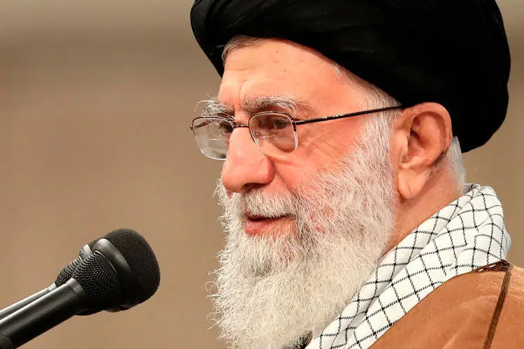 دستورات رهبر انقلاب در پاسخ به گزارش شمخانی درباره اعتراضات اخیر