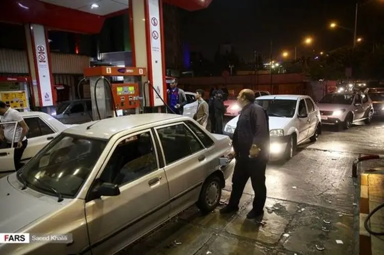 سهمیه بندی بنزین؛ اعتراضات در پی گران شدن بنزین در چند شهر کشور