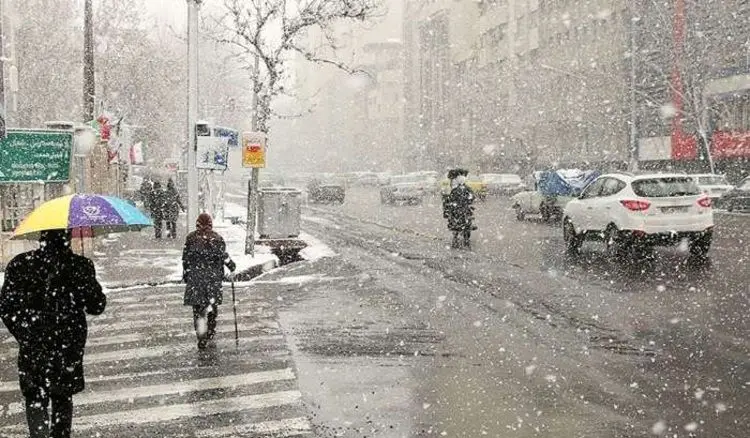 کاهش ۱۰ درجه‌ای دما و ادامه بارش‌ها در برخی مناطق کشور