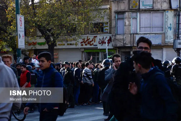 گزارشی از ناآرامی‌ها در شهرهای مختلف در پی گرانی بنزین