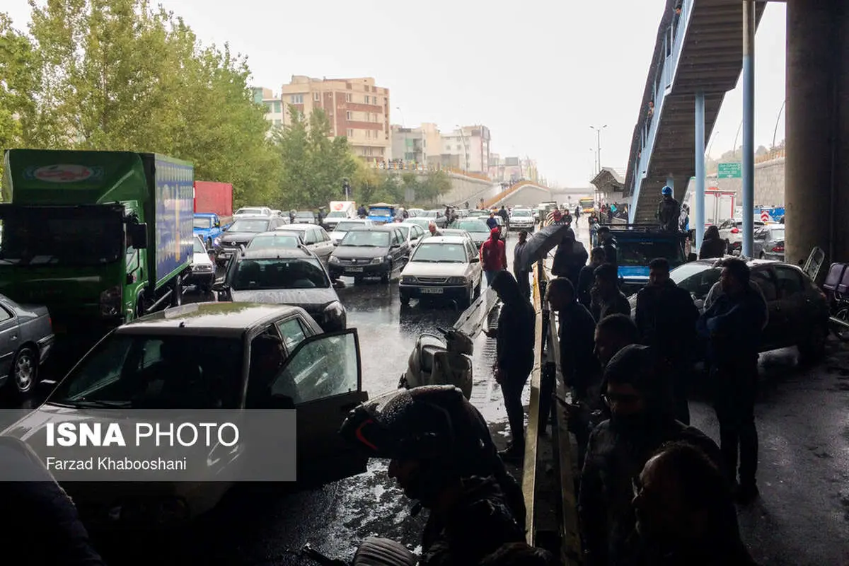 (تصاویر) تجمع در اعتراض به گرانی و سهمیه‌بندی بنزین در کشور