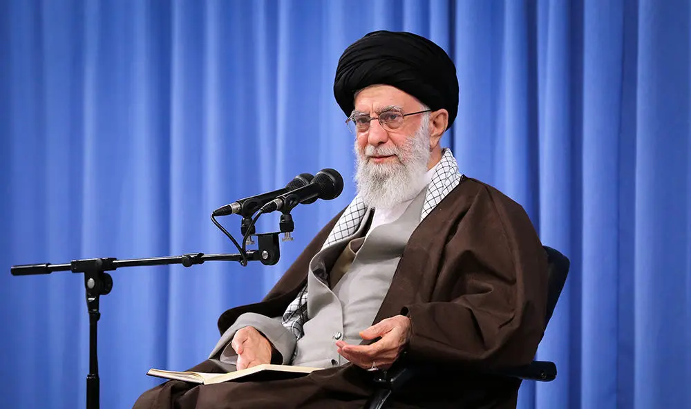 (تصاویر) جلسه درس خارج فقه رهبر انقلاب پس از سهمیه‌بندی بنزین