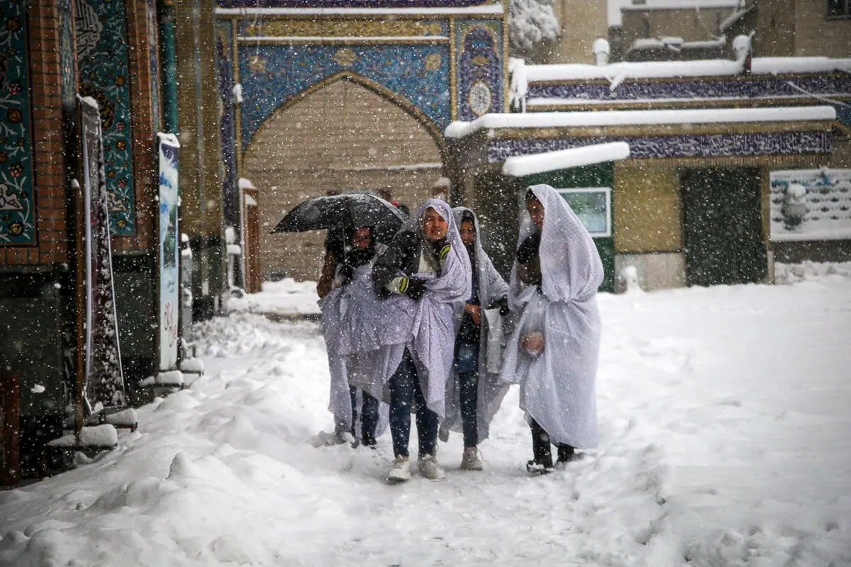 (تصاویر) حال و هوای امامزاده صالح تهران هنگام بارش برف