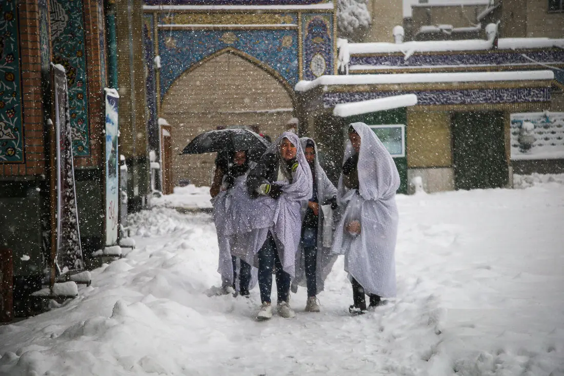 (تصاویر) حال و هوای امامزاده صالح تهران هنگام بارش برف