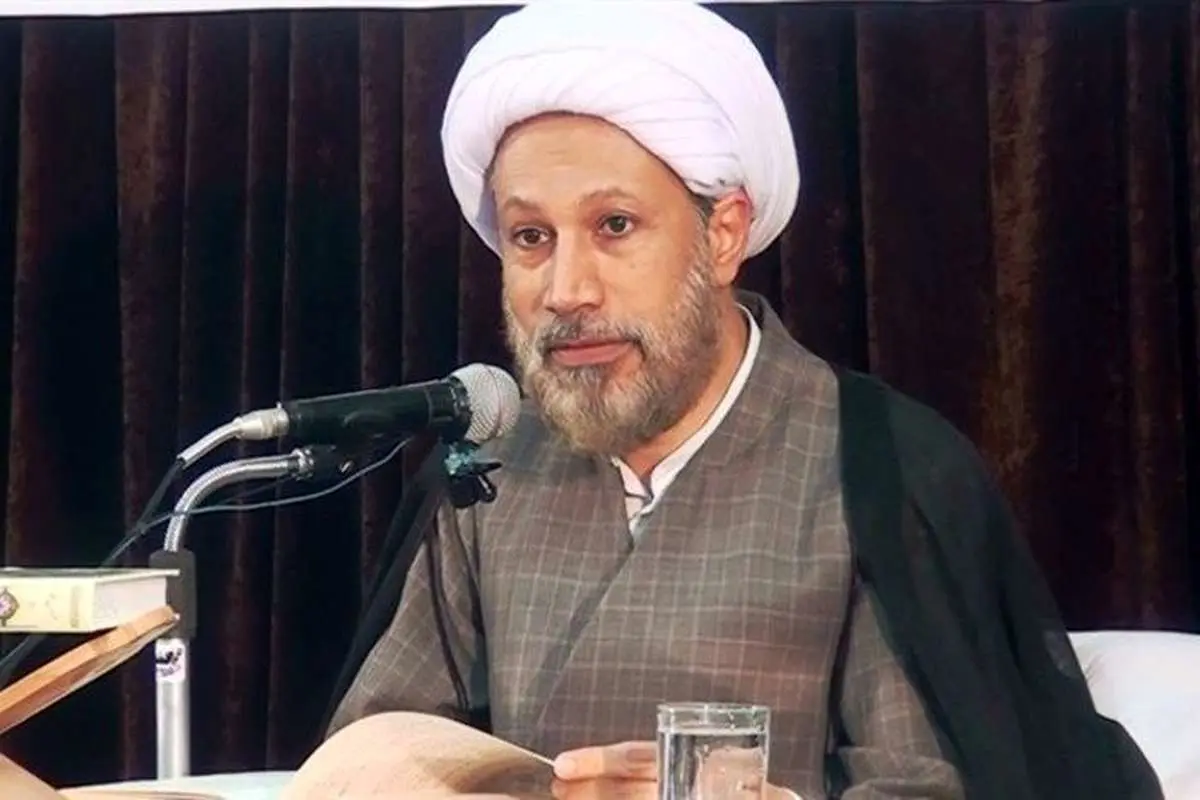 امام جمعه شیراز: رضاخان نتوانست عمامه از سر آخوند بردارد، شما چگونه میگویید آخوند باید برود؟