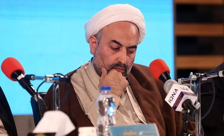 زائری: هم سیاه‌نمایی و هم سفیدنمایی غیرواقعی ظلم به انقلاب است
