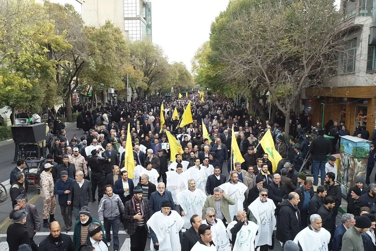 (تصاویر) تبریزی‌ها کفن پوش به خیابان‌ آمدند