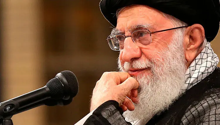 رهبر انقلاب: کارهای چند روز اخیر مردمی نبود/ دشمن را عقب زدیم