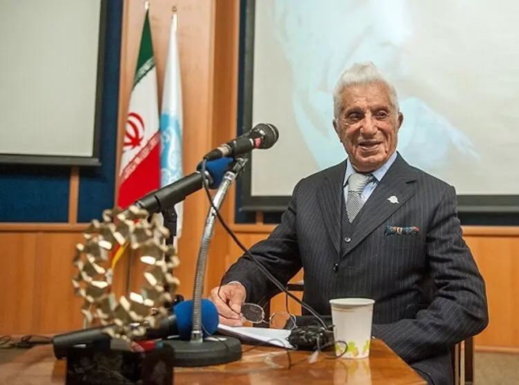 (عکس) پرفسور فضل الله رضا در ۱۰۵ سالگی درگذشت