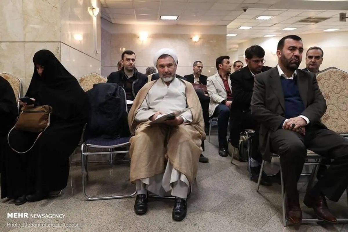 آقای کاندیدا با کلید خودرو برای ثبتنام آمد!