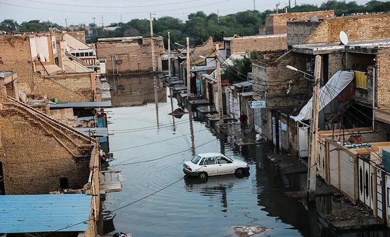(تصاویر) طغیان فاضلاب و ورود به منازل در شهر کوت عبدالله