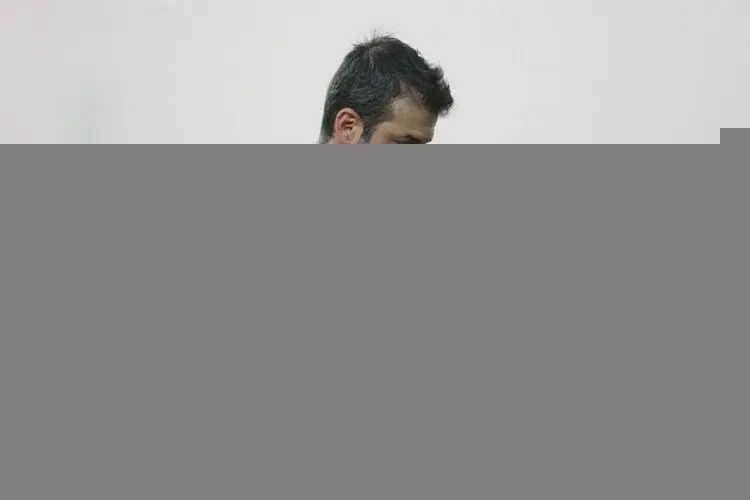شوک بزرگ استراماچونی؛ از شعاردادن هواداران تا کتک زدن معاون باشگاه
