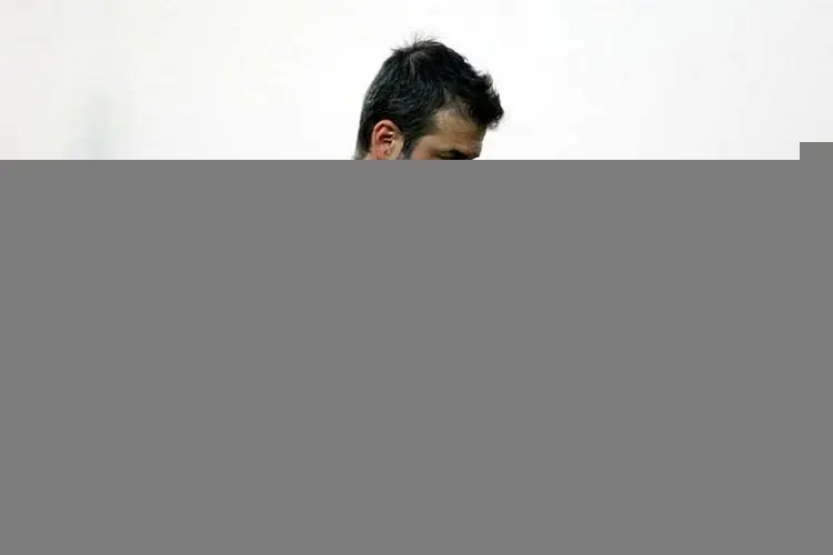 شوک بزرگ استراماچونی؛ از شعاردادن هواداران تا کتک زدن معاون باشگاه