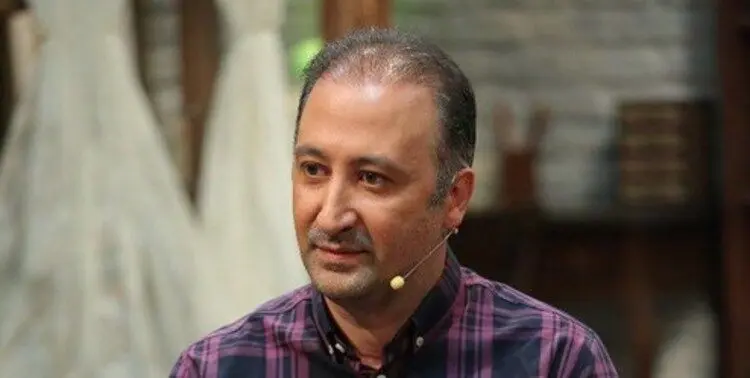 (عکس) محمد دلاوری مجری تلویزیون در بیمارستان بستری شد
