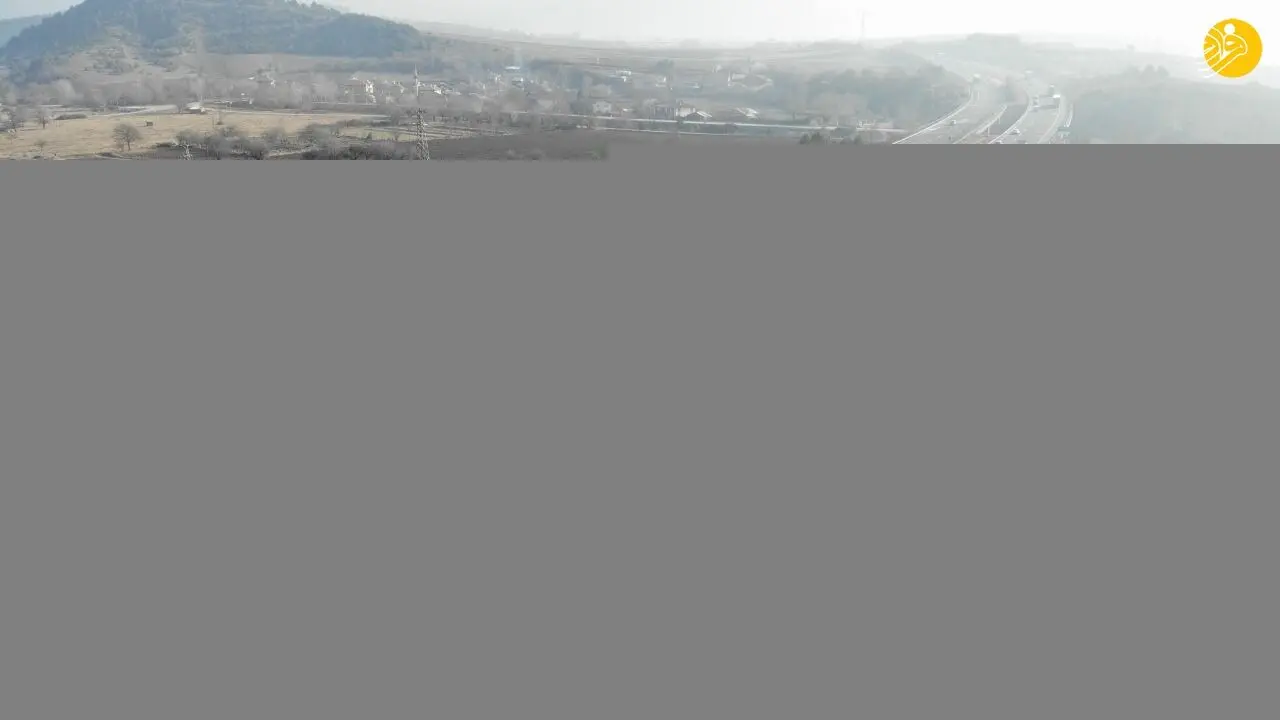 (تصاویر) واژگونی کامیون میوه در ترکیه؛ مردم هجوم نبردند!