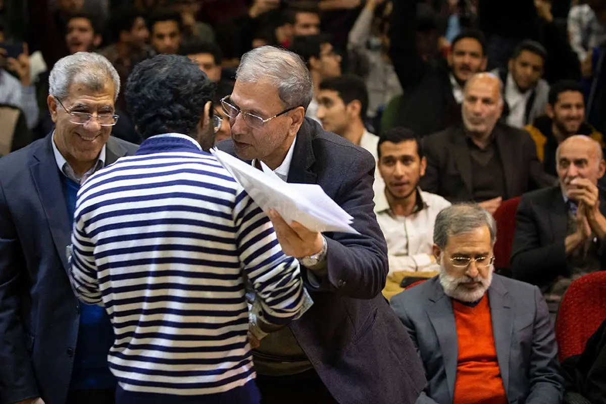 (تصاویر) روز دانشجو با حضور ربیعی در دانشگاه شریف