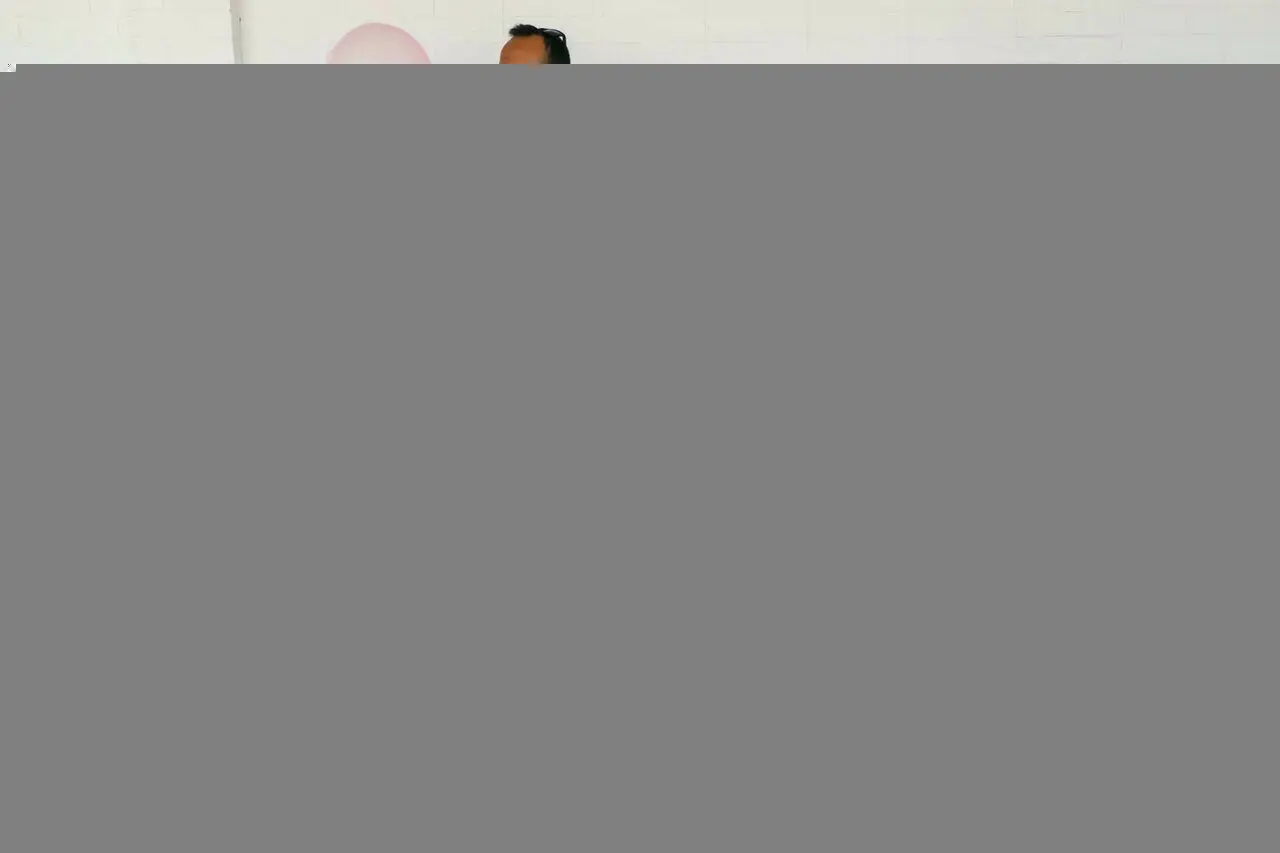 (تصاویر) تحقق رویای کودک مبتلا به سرطان با لباس عروس صورتی